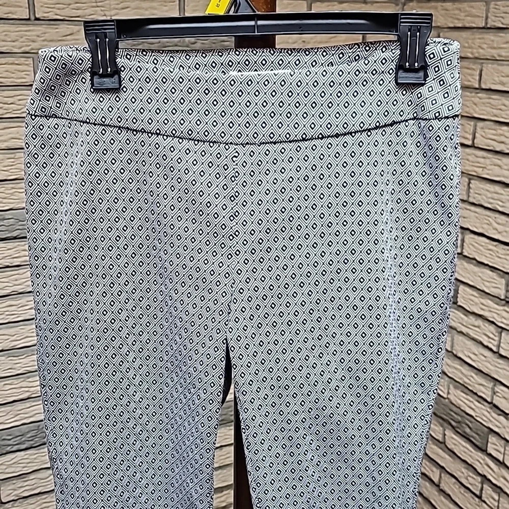 CATO Pants Sz 6 Contemporary Fit